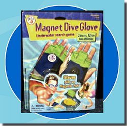 Wild Planet Toys Magnet Dive Glove
